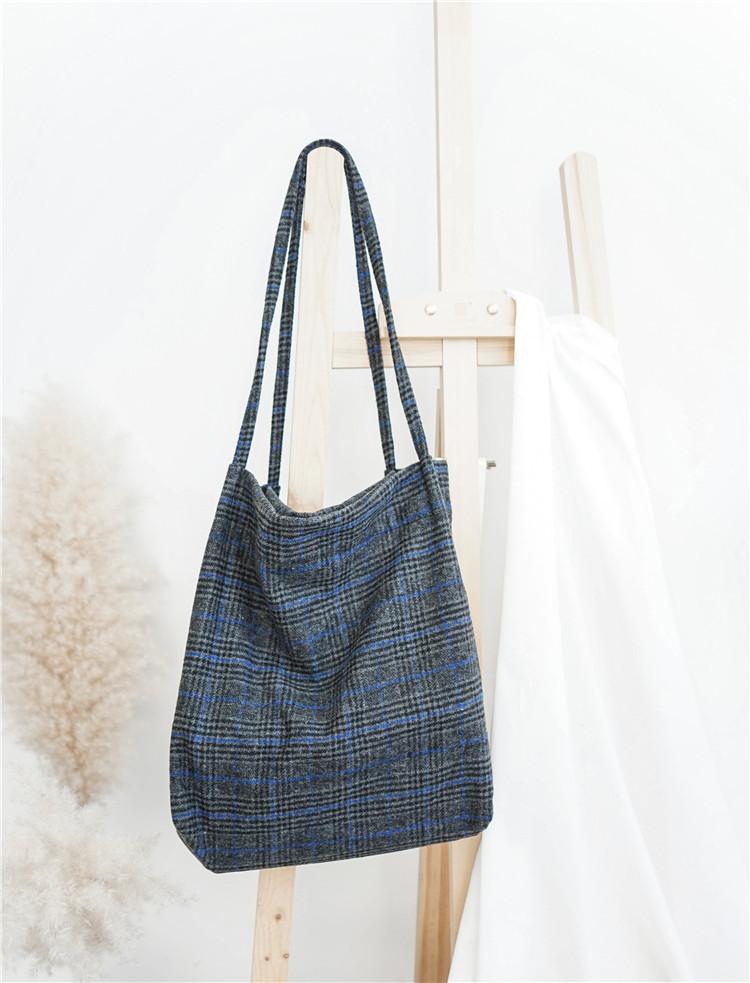 Title 7, New Japanese big bag portable wool plaid should...