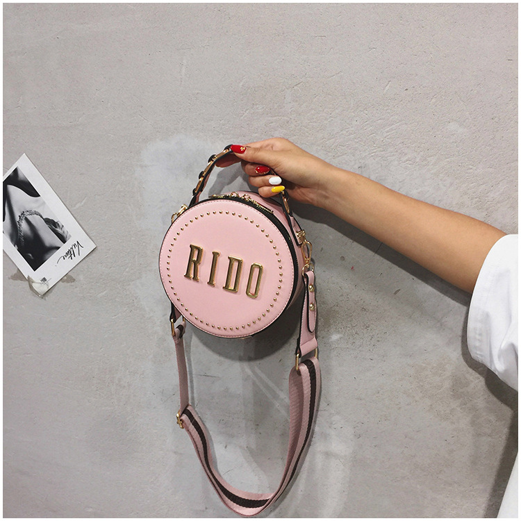 Title 13, Rivet small round bag