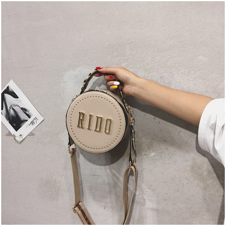 Title 16, Rivet small round bag