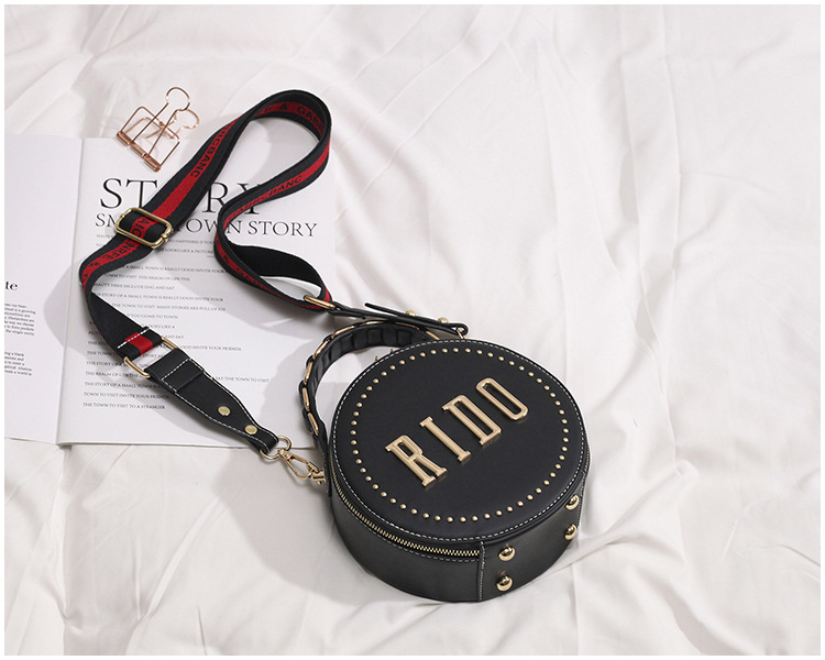 Title 28, Rivet small round bag