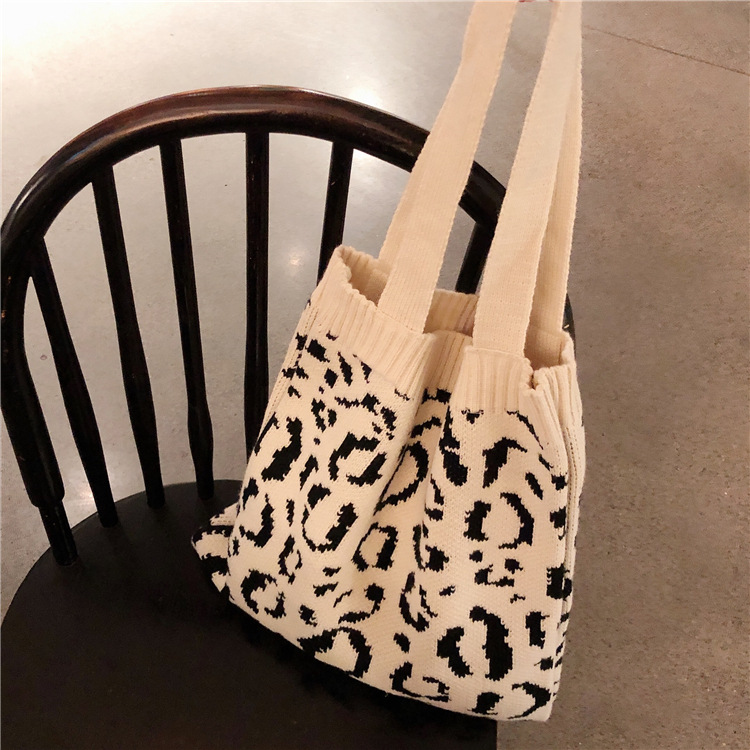 Title 5, Knitted shopping bag leopard weave