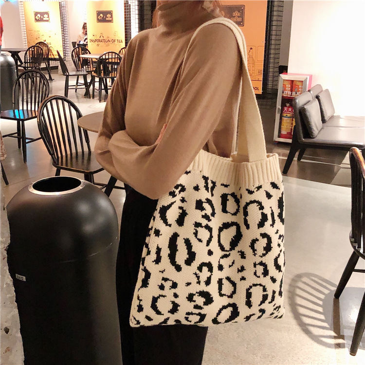 Title 6, Knitted shopping bag leopard weave