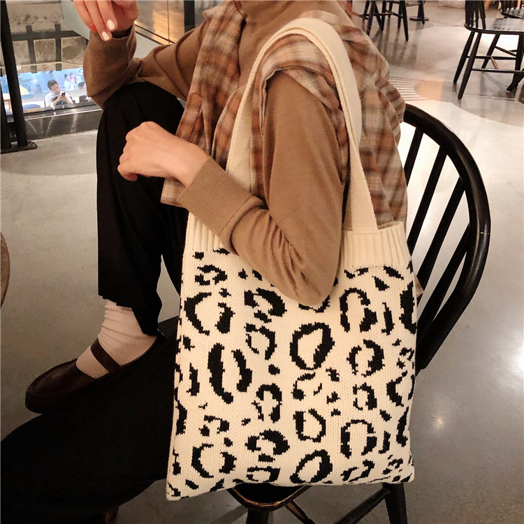 Title 7, Knitted shopping bag leopard weave