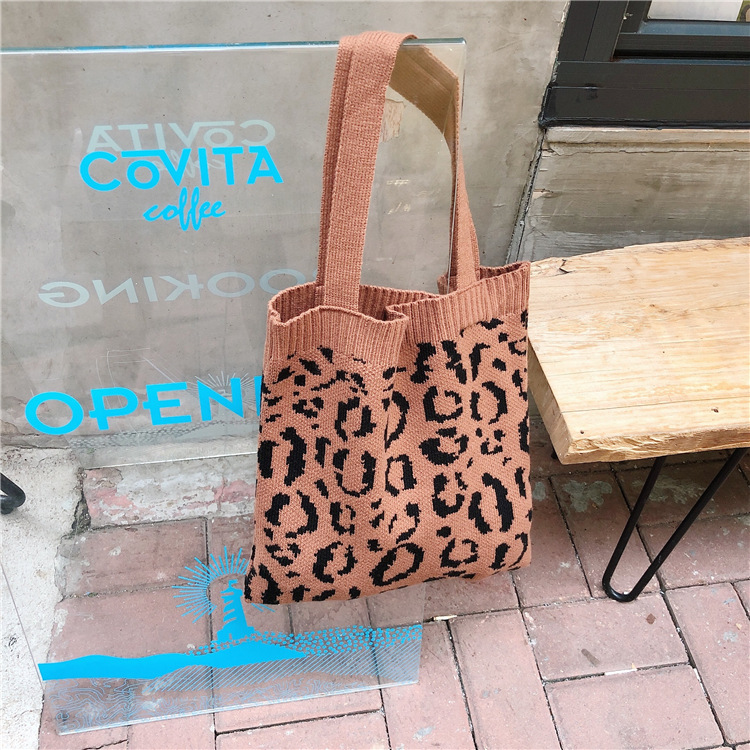 Title 8, Knitted shopping bag leopard weave