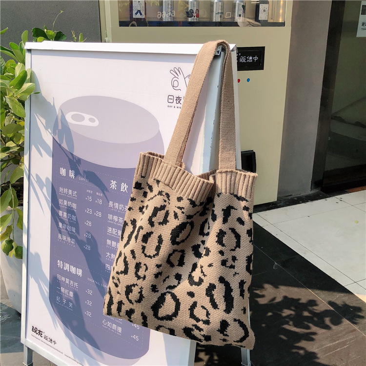 Title 17, Knitted shopping bag leopard weave