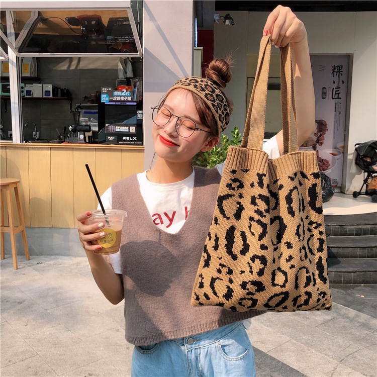 Title 19, Knitted shopping bag leopard weave