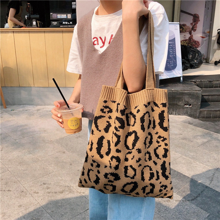 Title 22, Knitted shopping bag leopard weave