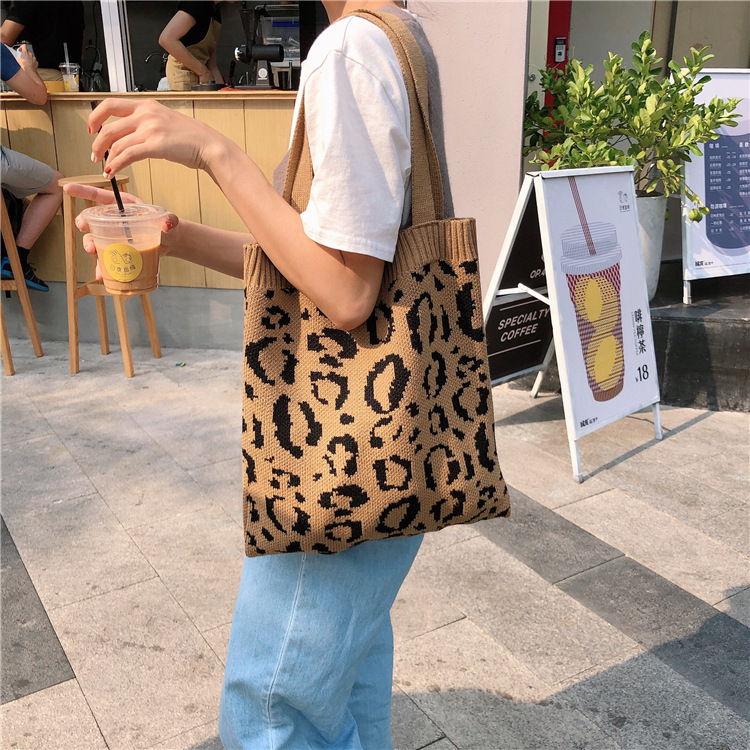 Title 24, Knitted shopping bag leopard weave