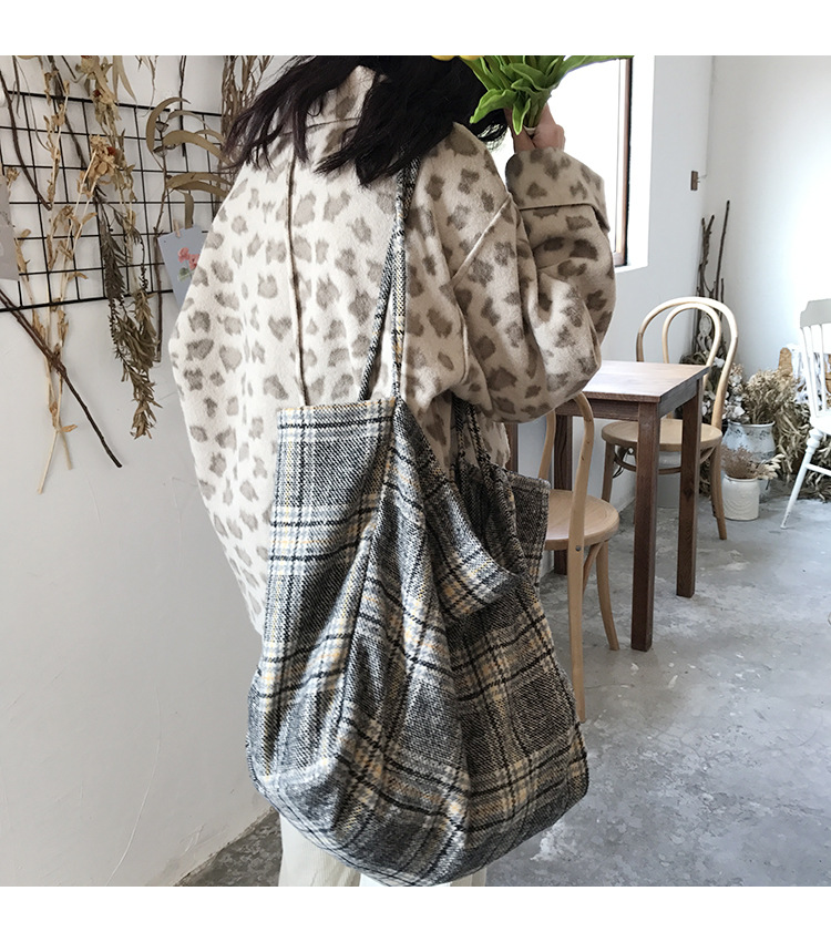 Title 5, Wool check shoulder bag