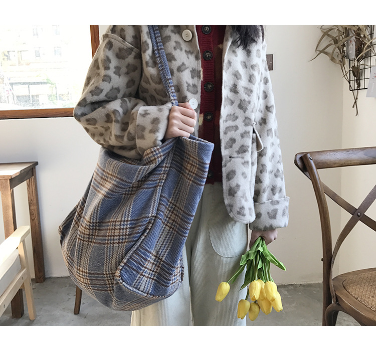 Title 10, Wool check shoulder bag