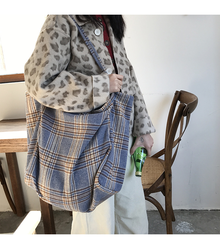 Title 12, Wool check shoulder bag