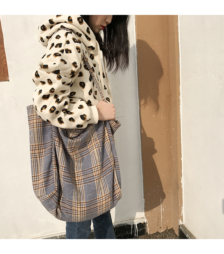 Title 16, Wool check shoulder bag