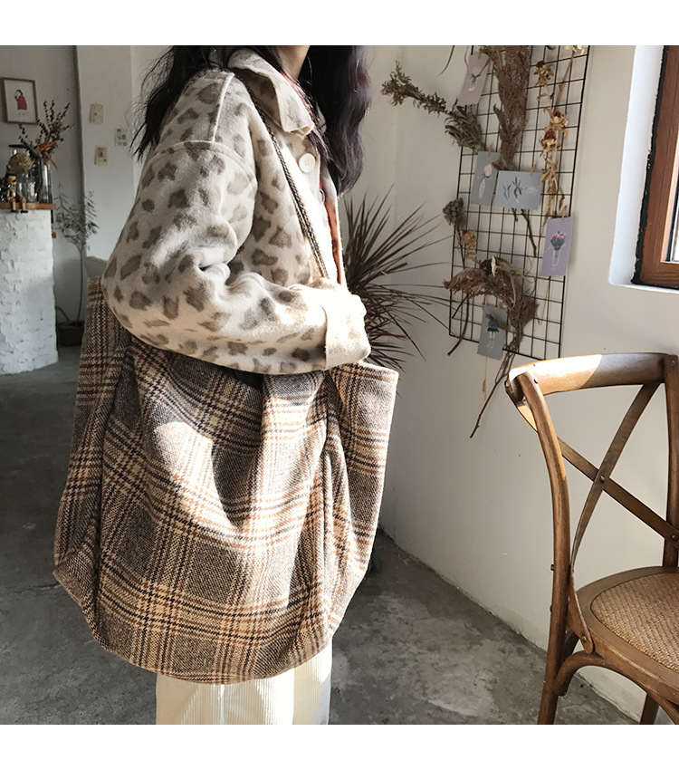 Title 20, Wool check shoulder bag