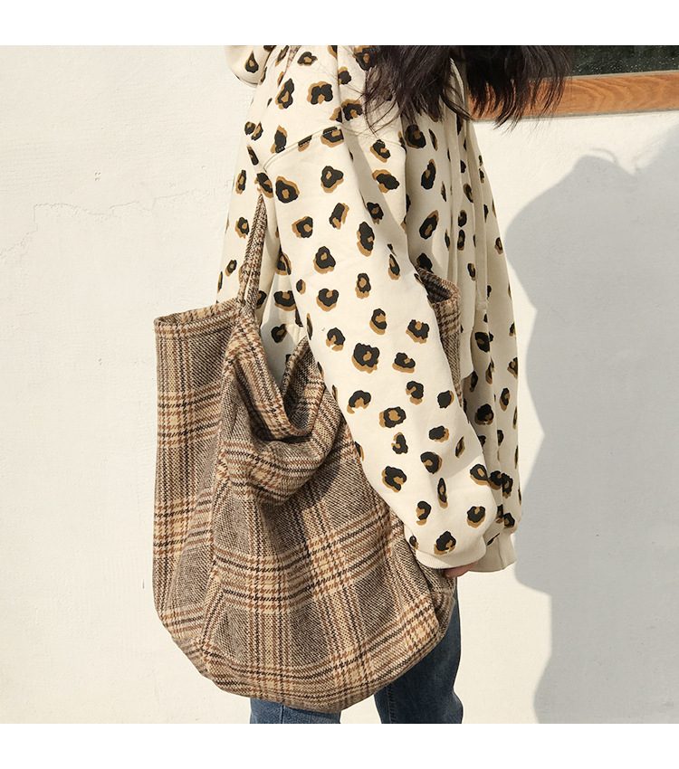 Title 28, Wool check shoulder bag