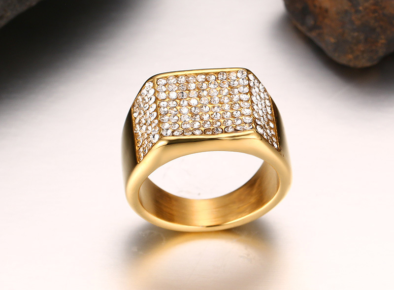 Title 2, Anillo de hombre de diamantes y acero de titanio