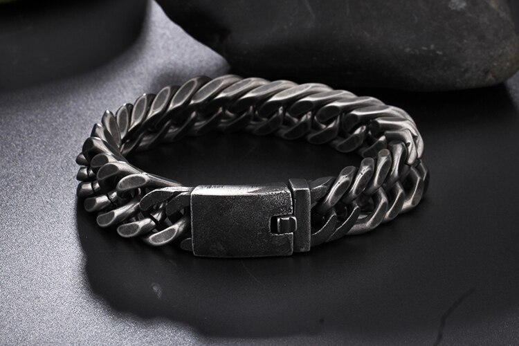 Title 1, Vintage mens black chain