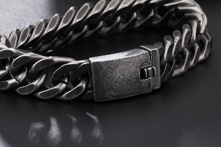 Title 4, Vintage mens black chain