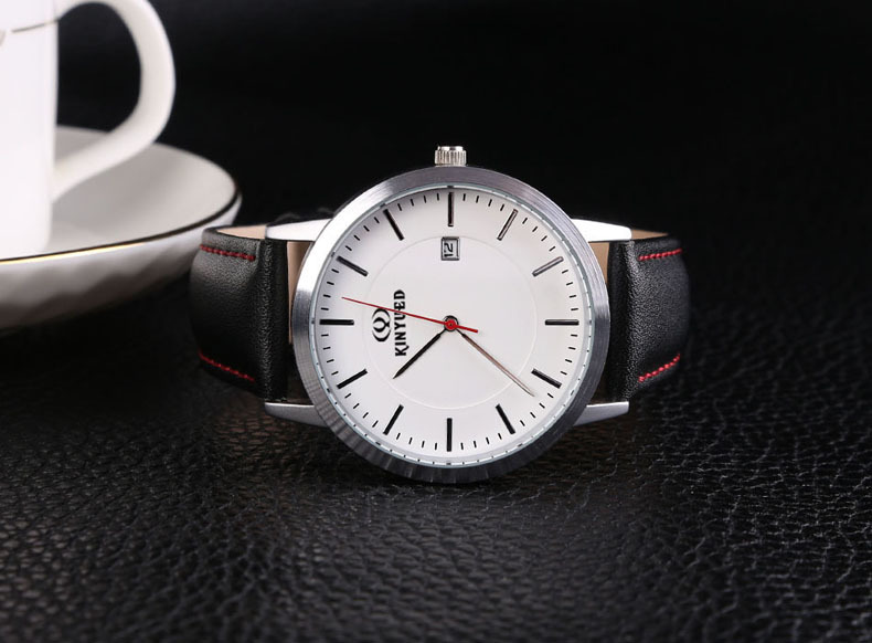 Title 3, Black quartz watch for men and women. Experienc...