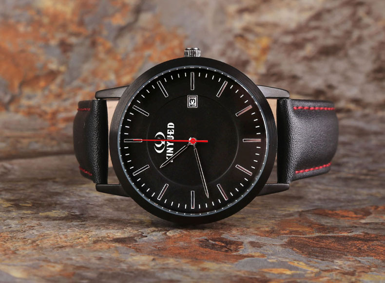 Title 15, Black quartz watch for men and women. Experienc...