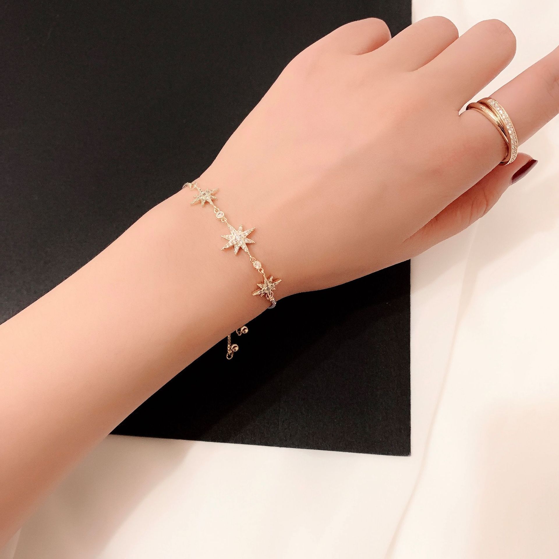 Title 14, Six-pointed star bracelet