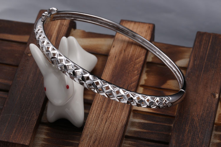 Title 2, Bracelet simple et polyvalent