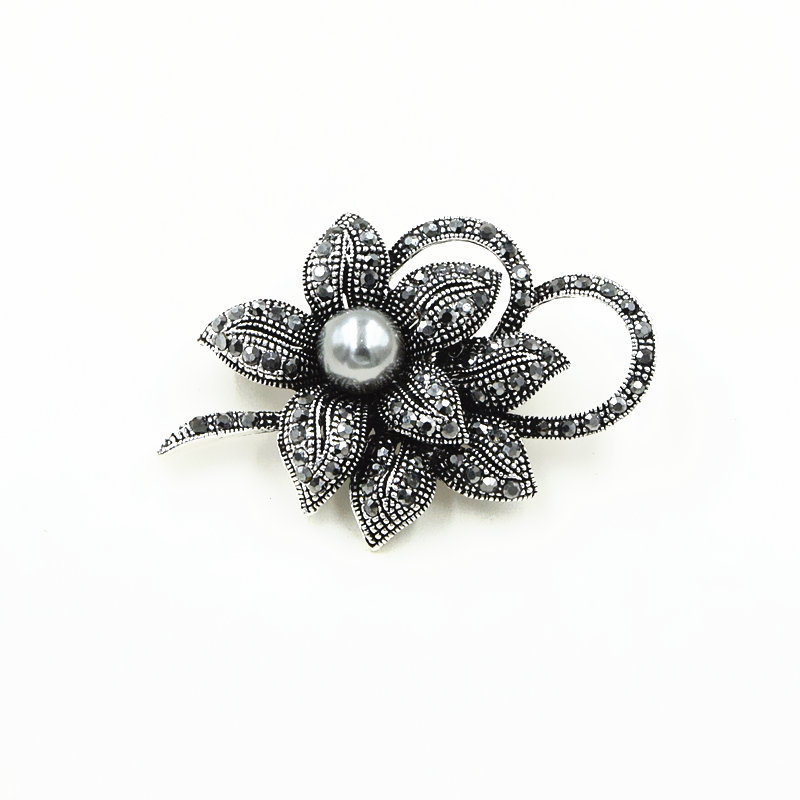 Title 4, Fashion Crystal Pearl Bow Ladies Brooch Apparel