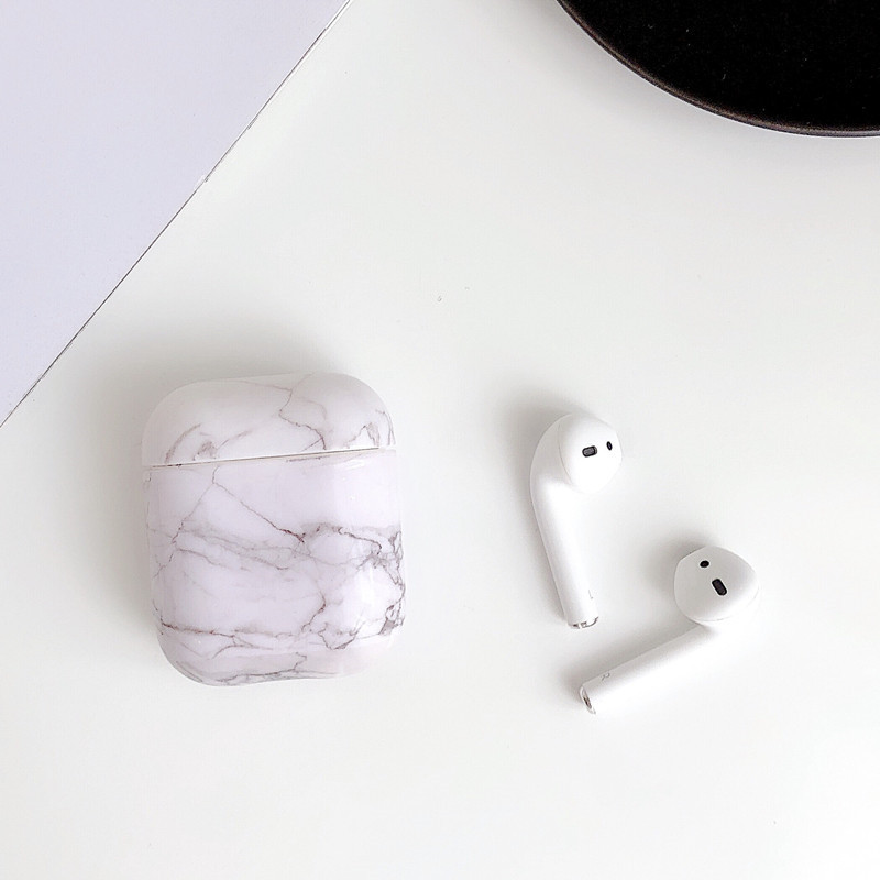 Title 7, Apple-kompatible AirPods-Hülle aus weißem Marmo...