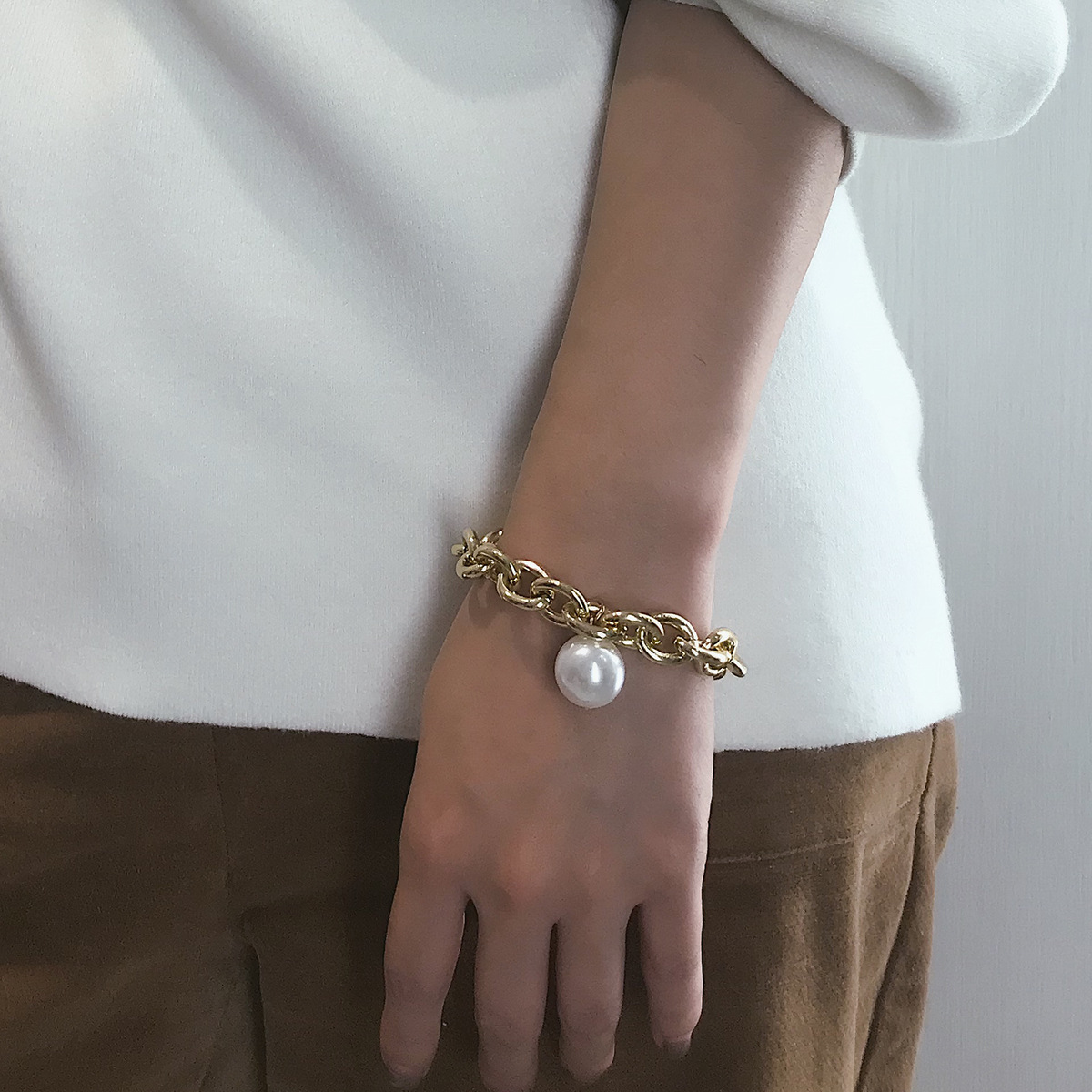 Title 2, Simple and elegant chain pearl bracelet