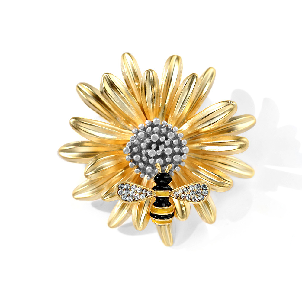 Title 7, Bee daisy brooch