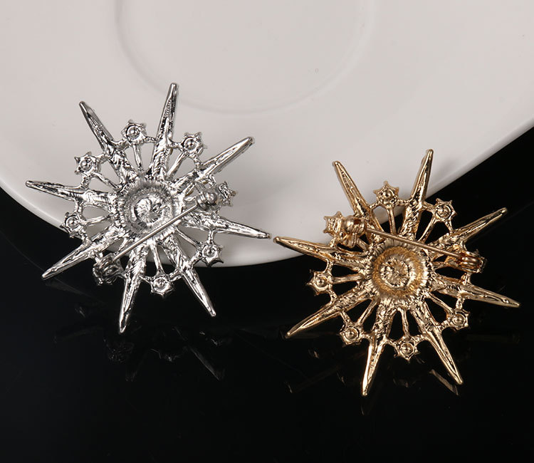 Title 36, Brooch with diamond and eight-pointed star brooch