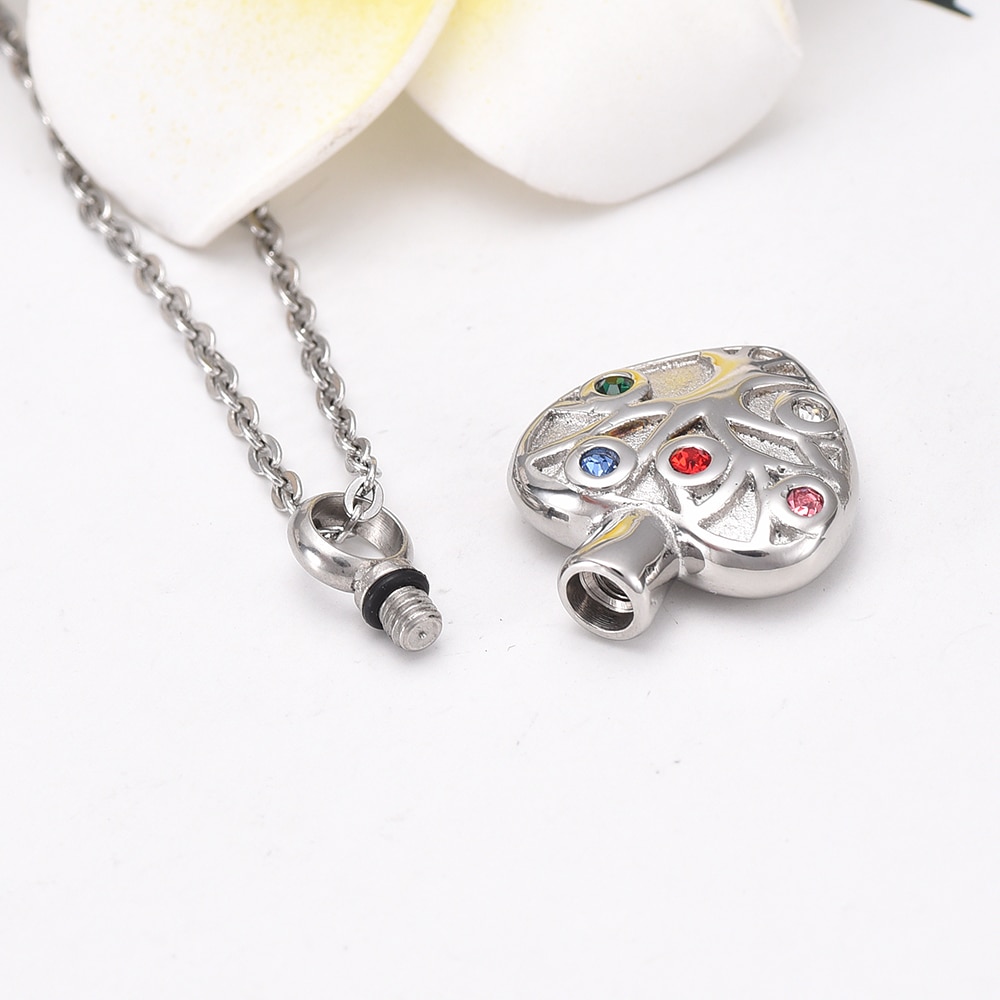 Title 4, Heart-shaped diamond casket necklace pendant