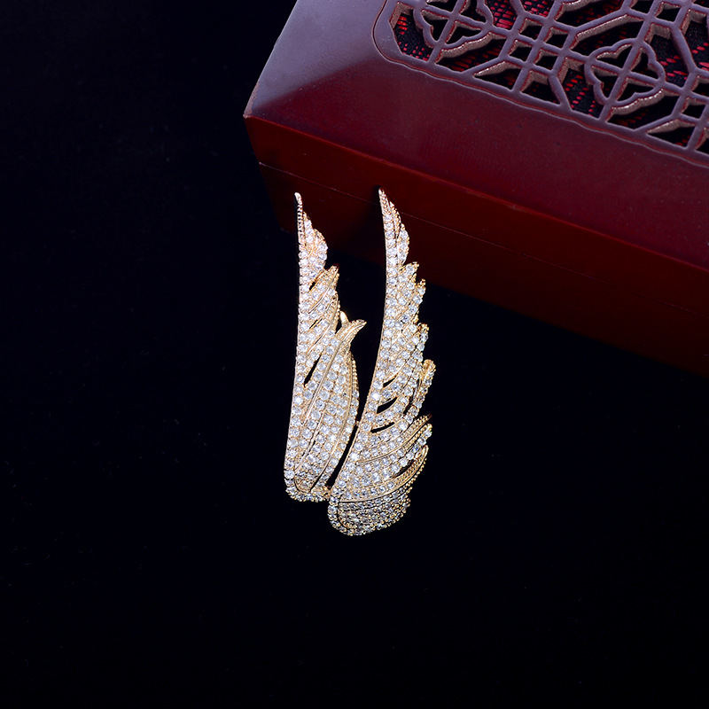 Title 7, Material angel wings brooch unisex suit pin