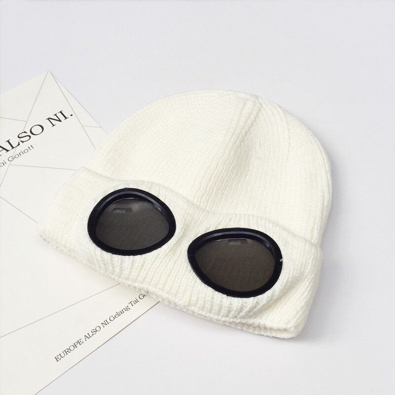 Title 8, Gorro de lana para gafas cortavientos.