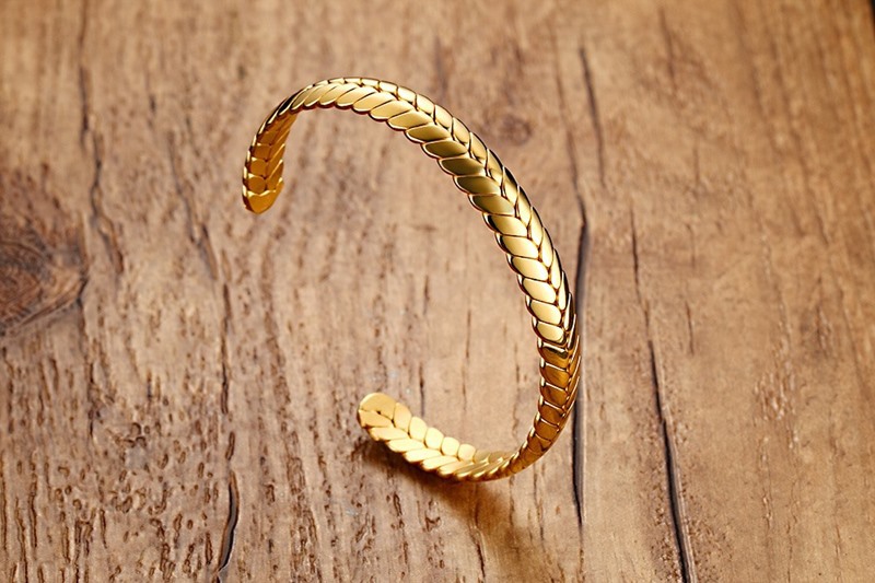 Title 5, Wheat ear bracelet