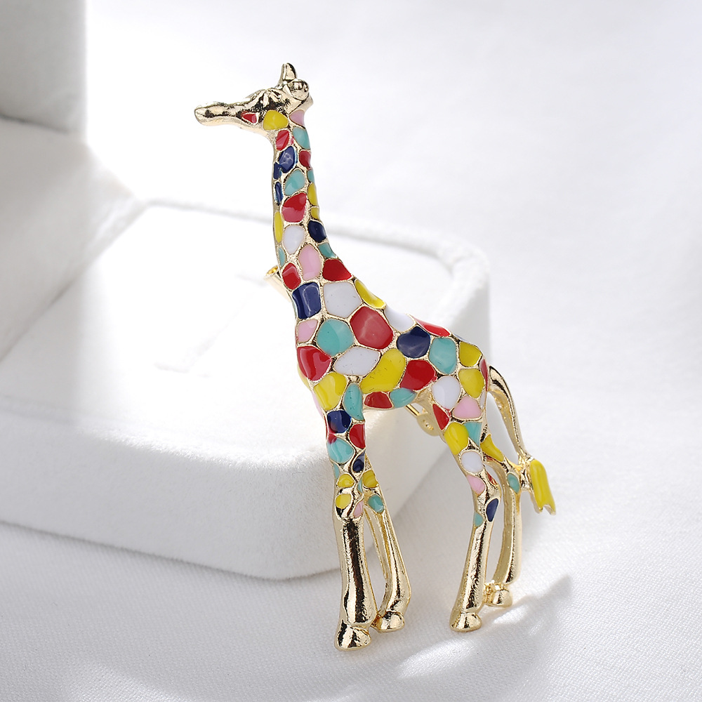 Title 4, Giraffe brooch pin