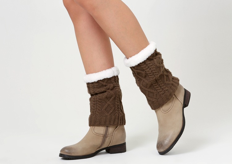 Title 9, Knitted thick knee pads