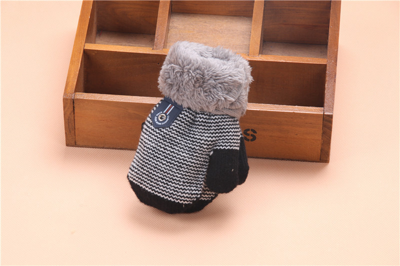 Title 10, New Stylish Warm Mittens For Boys And Girls. Ke...