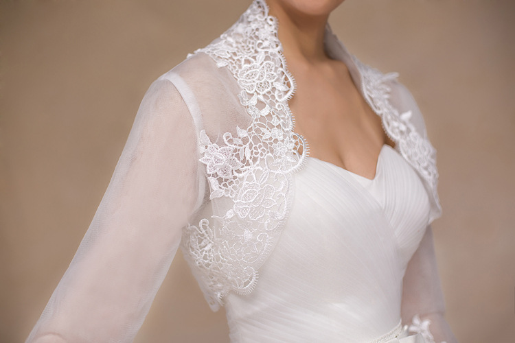 Title 4, Veste de mariée en dentelle