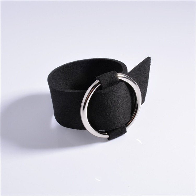 Title 4, Velvet armband metaal rond gesp