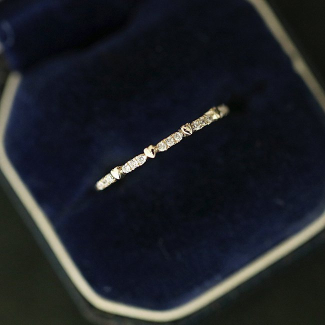 Title 2, Simple Love Row Diamanten Ring voor een tijdloo...