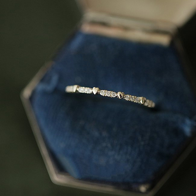 Title 3, Simple Love Row Diamanten Ring voor een tijdloo...