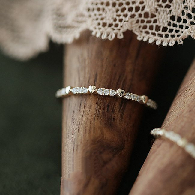 Title 5, Simple Love Row Diamanten Ring voor een tijdloo...