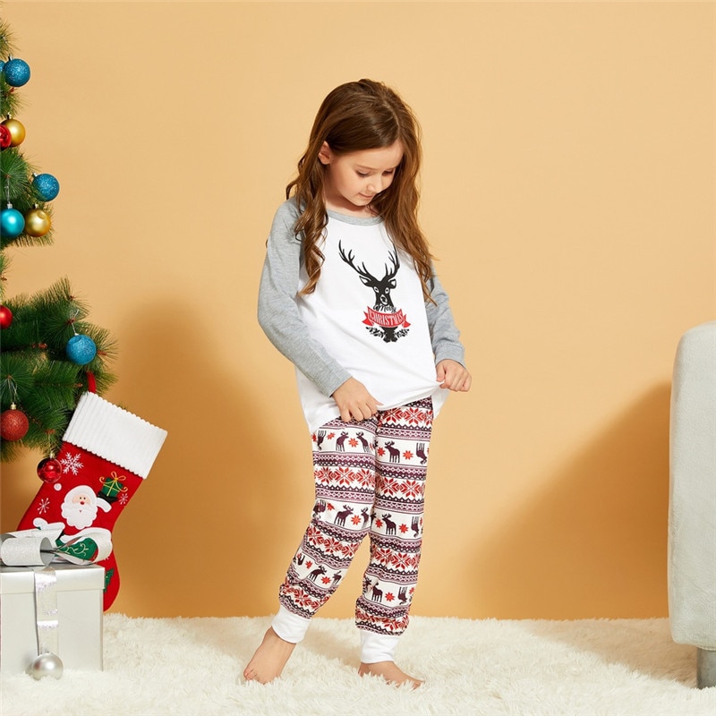 Title 10, Langarm-Pyjama-Set mit Weihnachtselch-Motiv, fü...