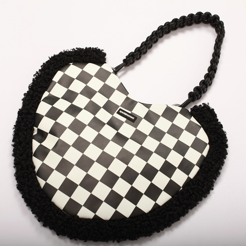 Title 13, Bolsa mensageiro Checkerboard Love feminina com...