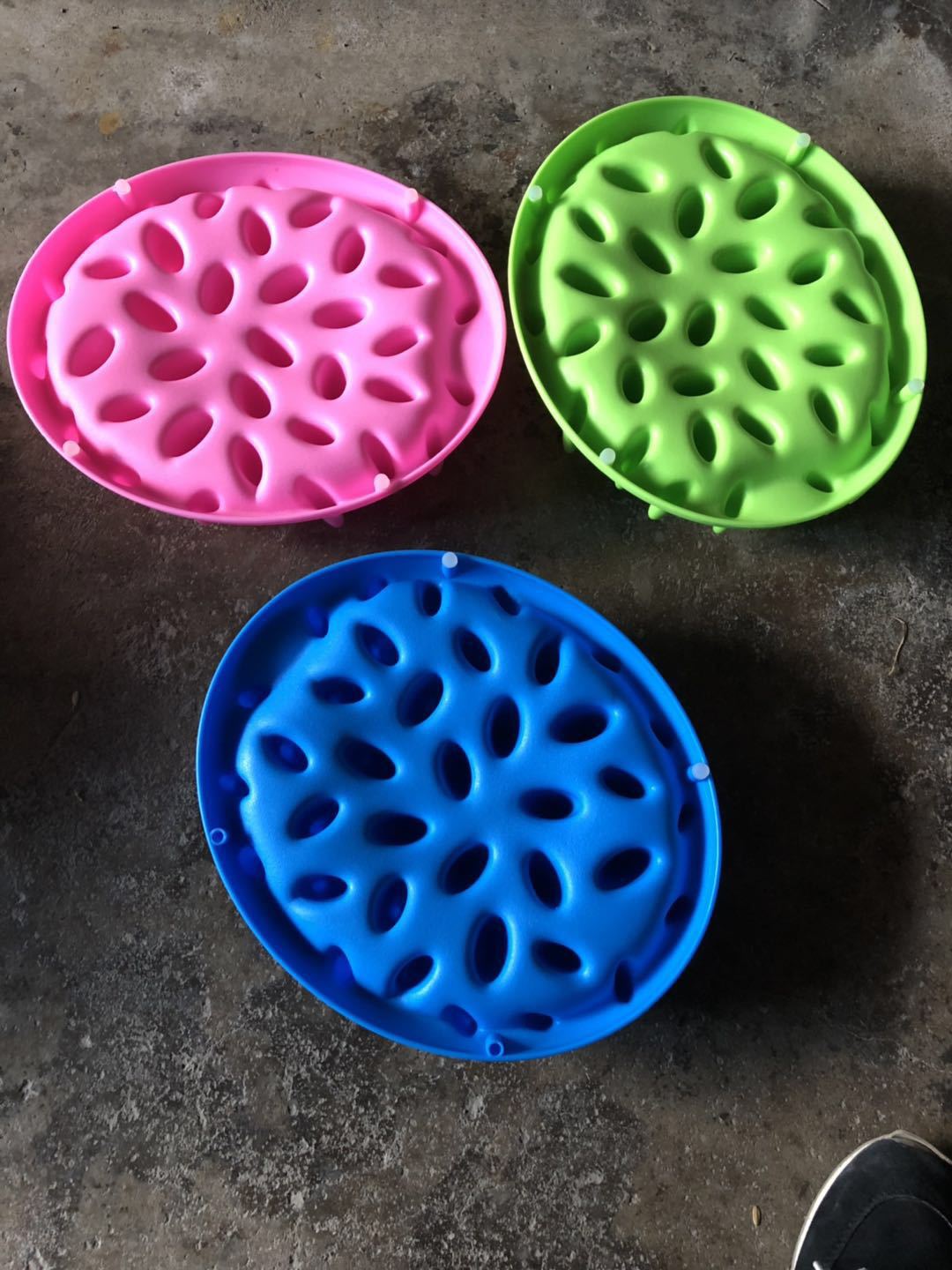 Title 1, Silicone Slow Food Bowl Encourages slower eatin...