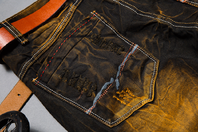 Title 6, Calça jeans rasgada com estampa de locomotiva c...