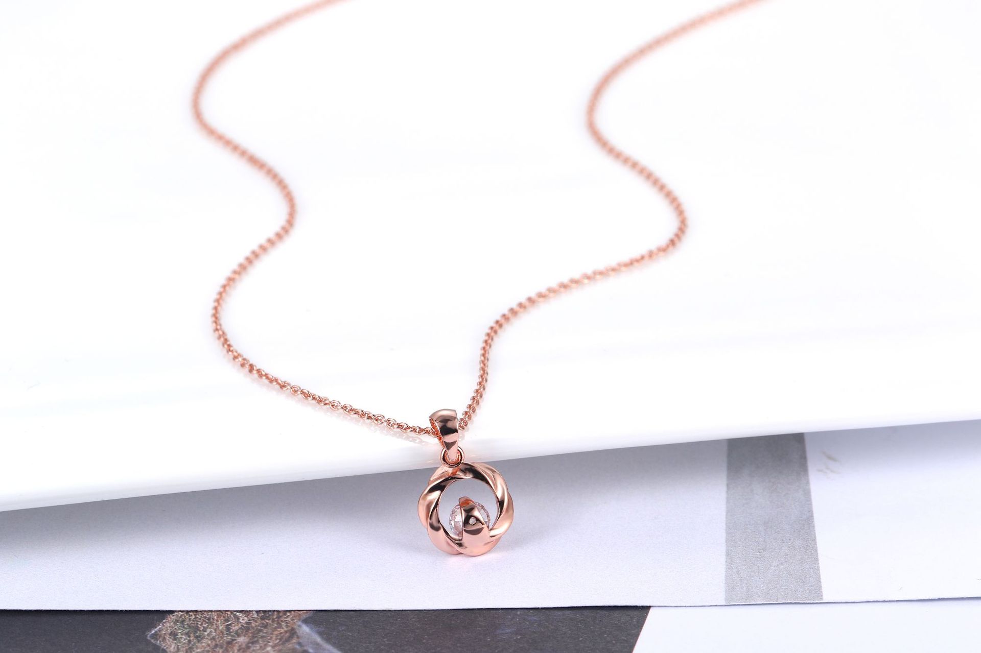 Title 4, Simple spiral pendant clavicle necklace