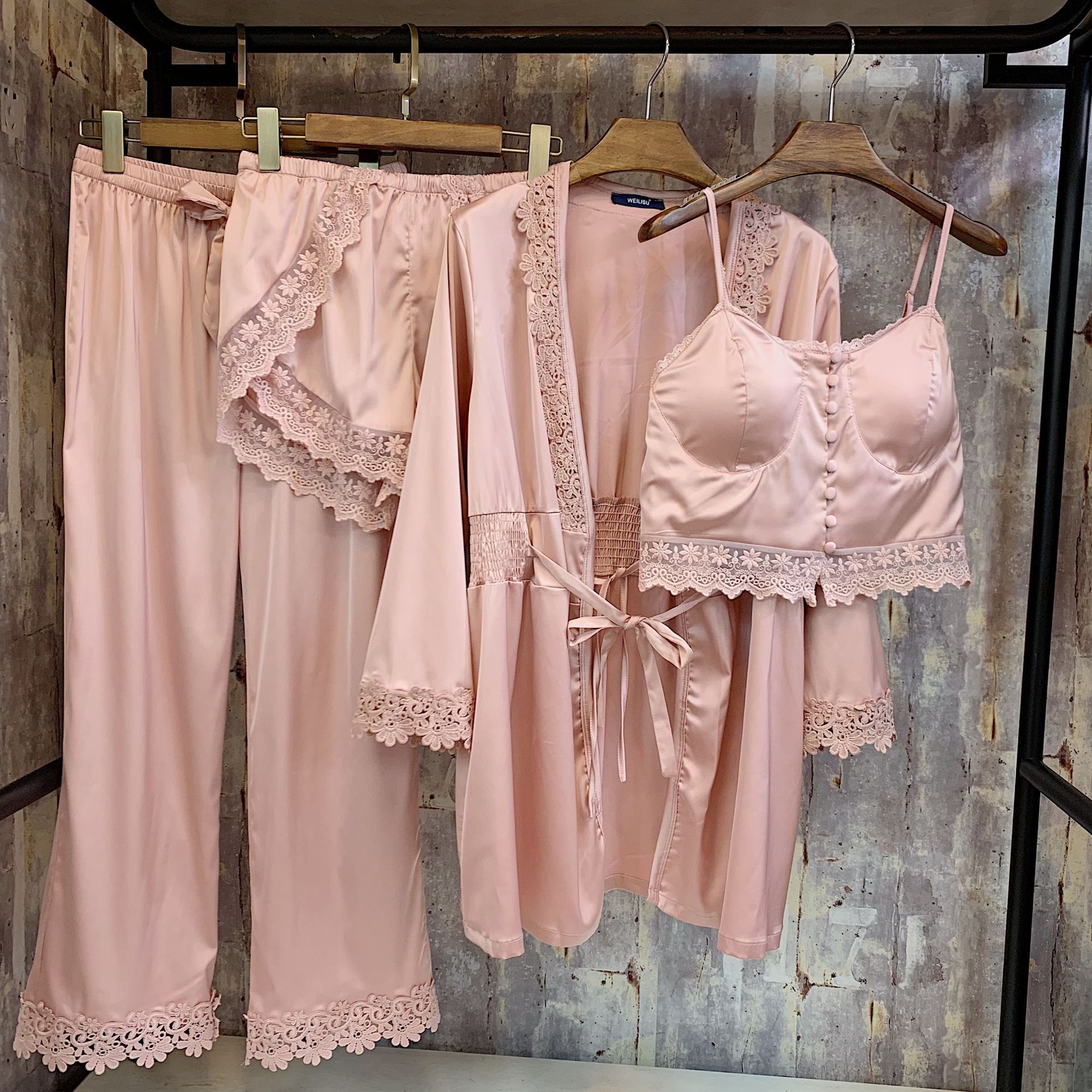 Title 4, Lace four-piece silk sexy pajamas