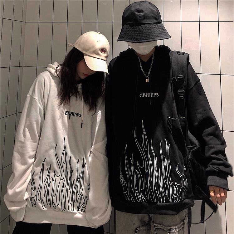 Title 7, sudadera con capucha y bordado de llamas