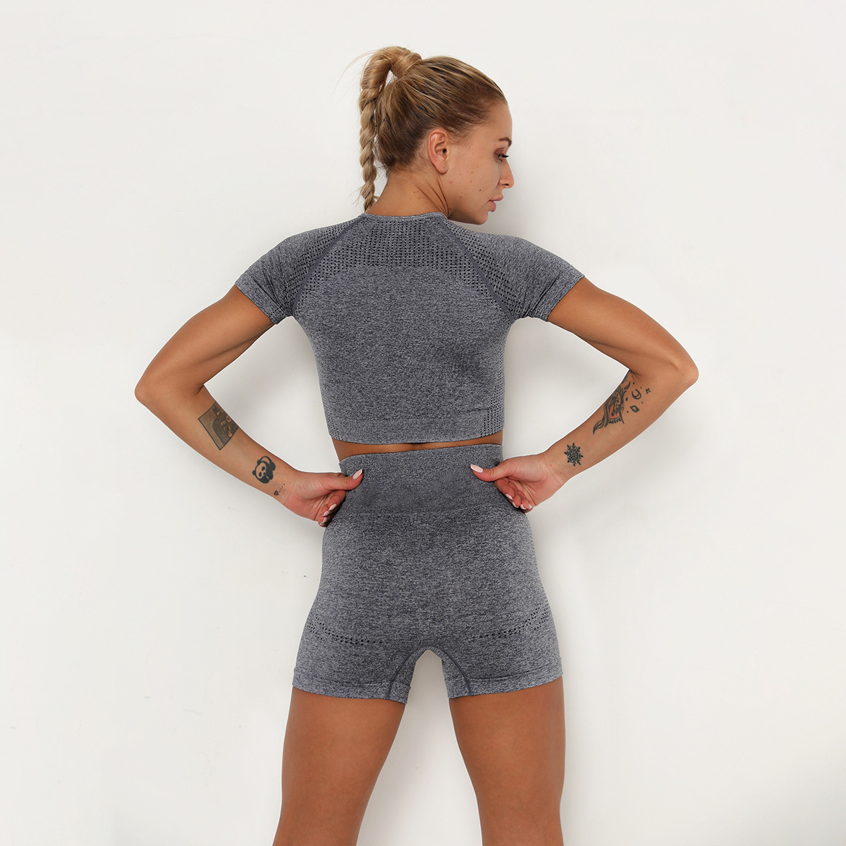 Title 17, Seamless Knit Athletic Short Sleeve Yoga Outfit...